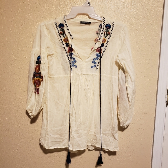 Raylosen Embroidered Floral Top‎ Size Large - Picture 1 of 7